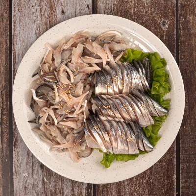 CJ프레시마켓,[엠픽] 가을 별미 제철 통전어회/전어세꼬시 150g(초장, 막장 증정)